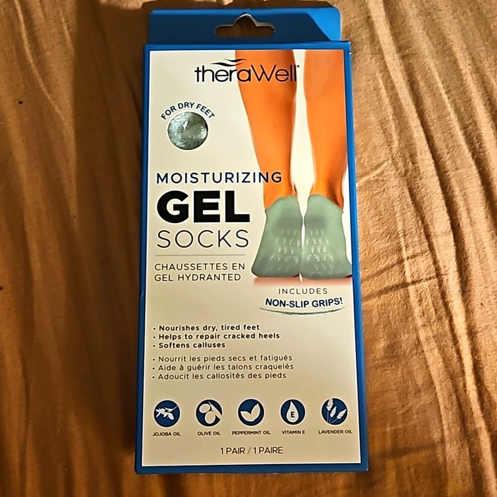 Womens Moisturizing Gel Socks New in Box